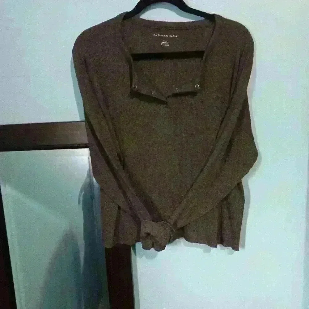 American Eagle gray button front size L poly/viscose blend
